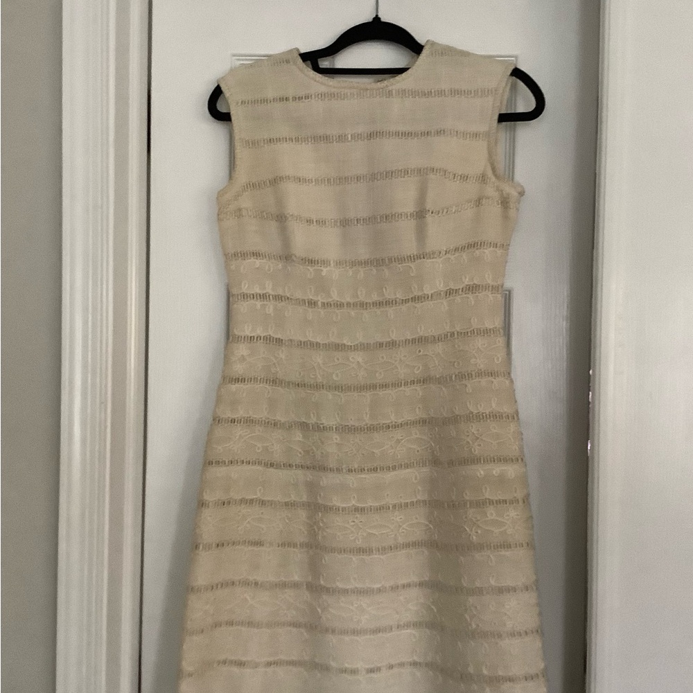 Chic Cream Sleeveless Midi Dress